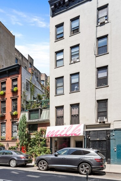 251 E 13th St, New York, NY à louer - Photo de l’immeuble – Image 2 sur 6
