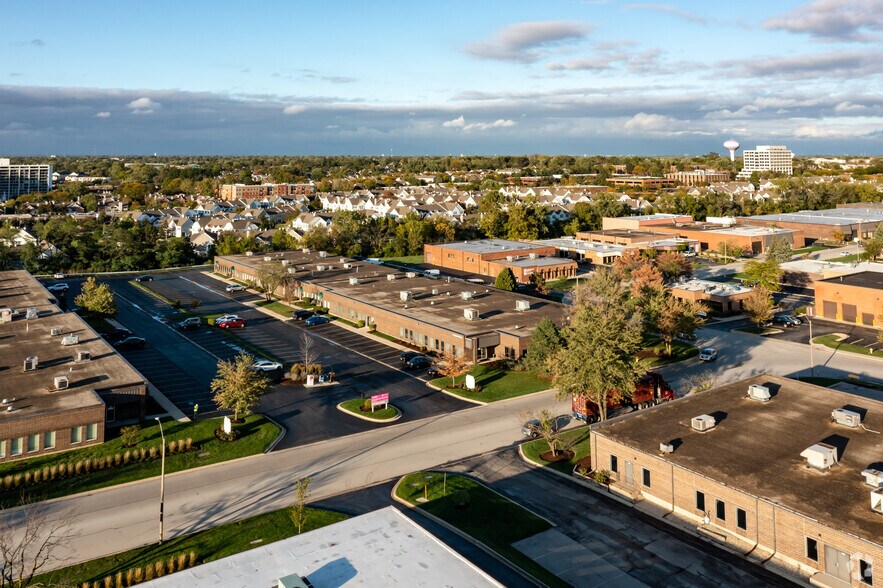 400-420 Eisenhower Ln N, Lombard, IL à vendre - Aérien – Image 3 sur 3