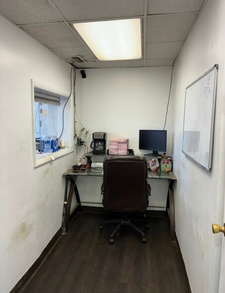 22101 Lorain Rd, Cleveland, OH à vendre - Photo de l’immeuble – Image 3 sur 9