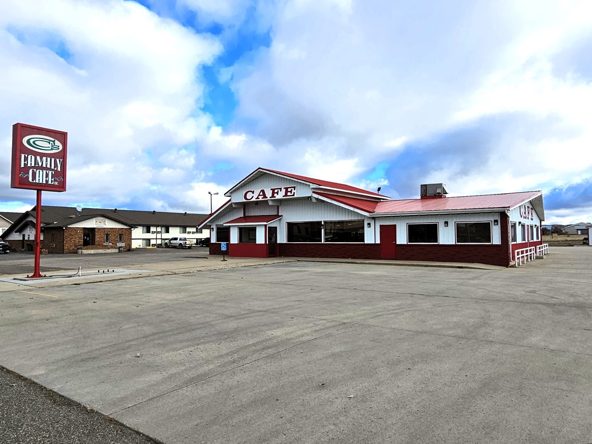 1902 N Merrill Ave, Glendive, MT à vendre Photo principale– Image 1 sur 22