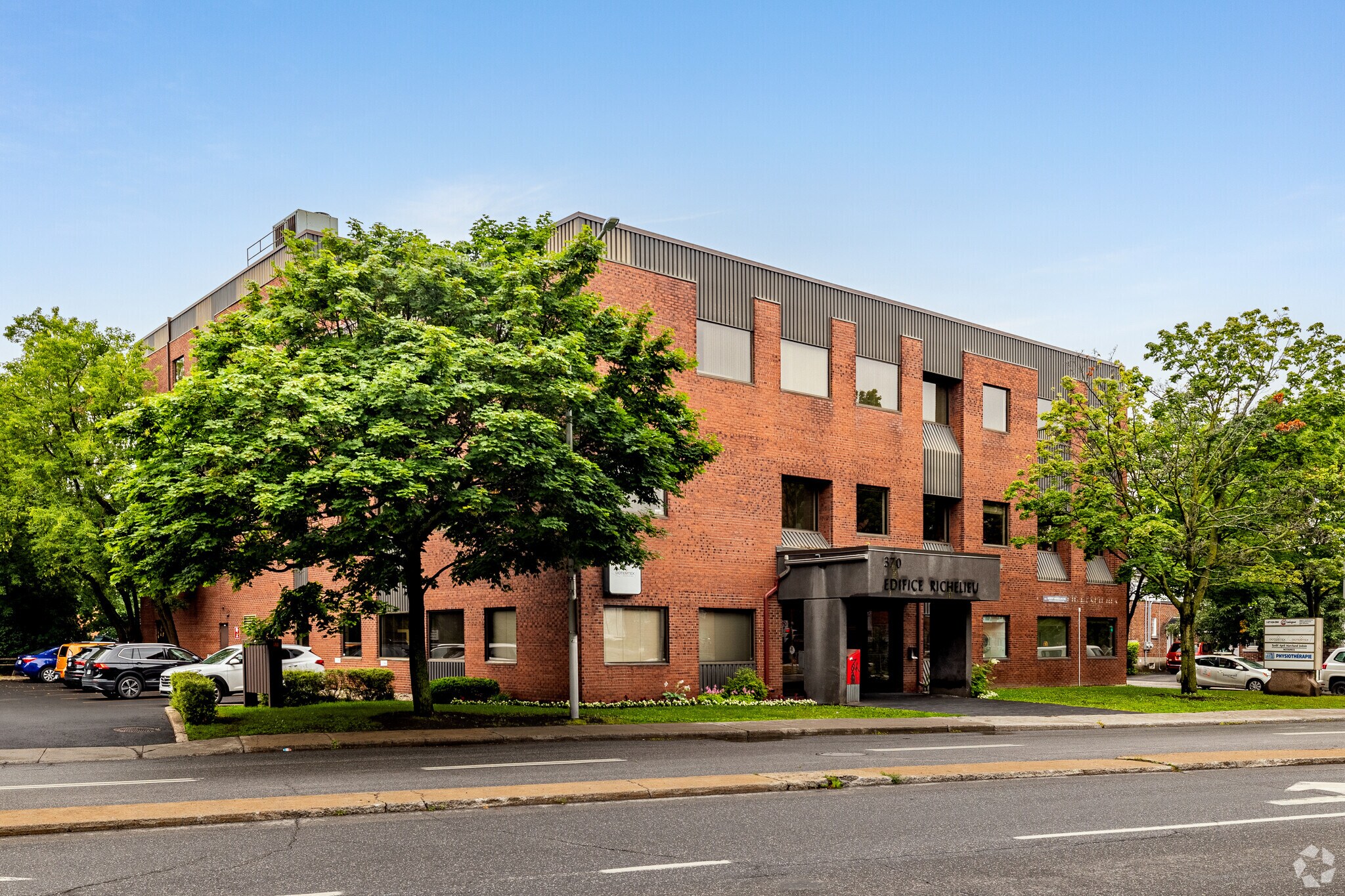 370 Ch De Chambly, Longueuil, QC à louer Photo de l’immeuble– Image 1 sur 5