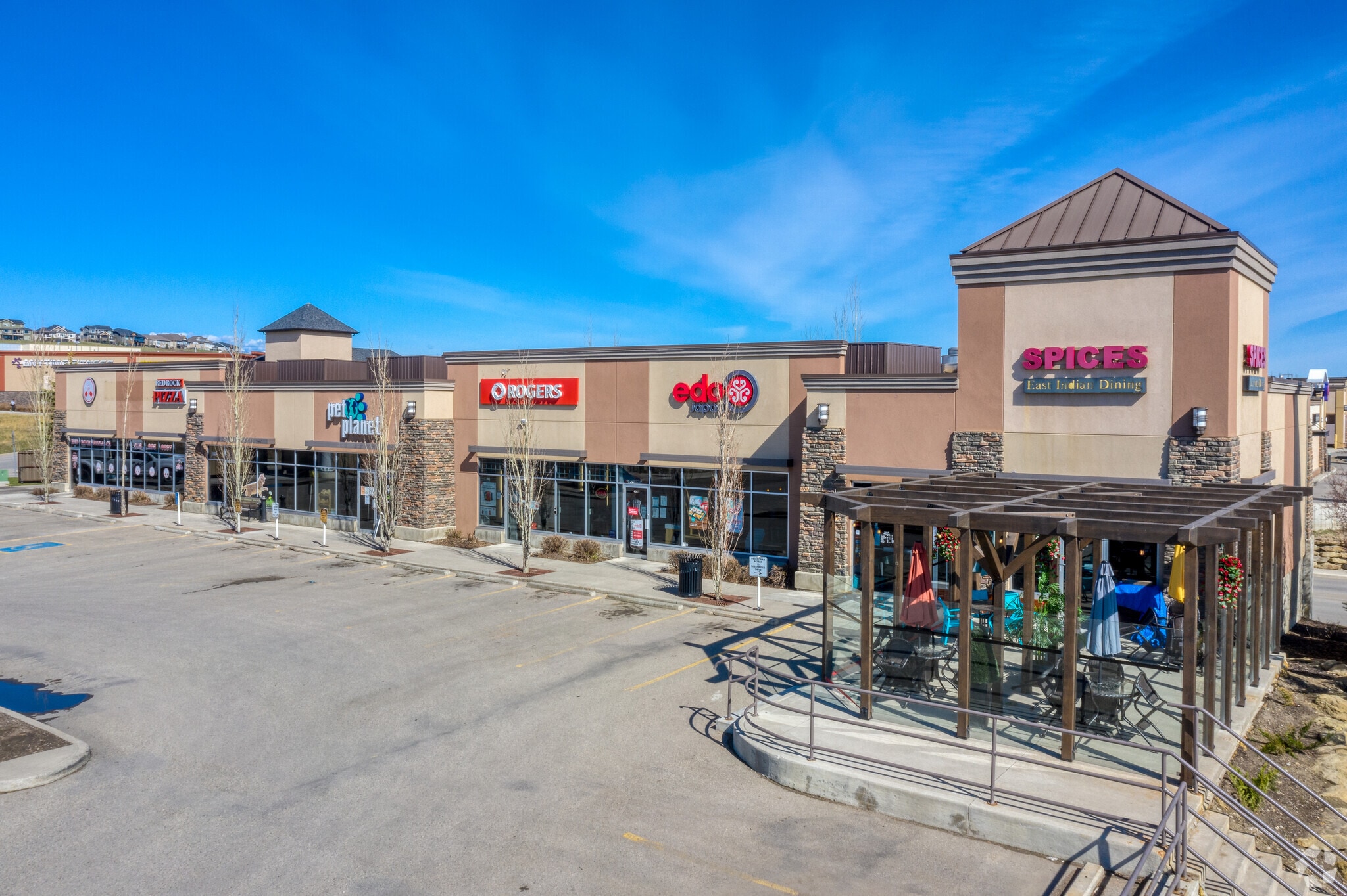 200 Southridge Dr, Okotoks, AB à louer Photo principale– Image 1 sur 6