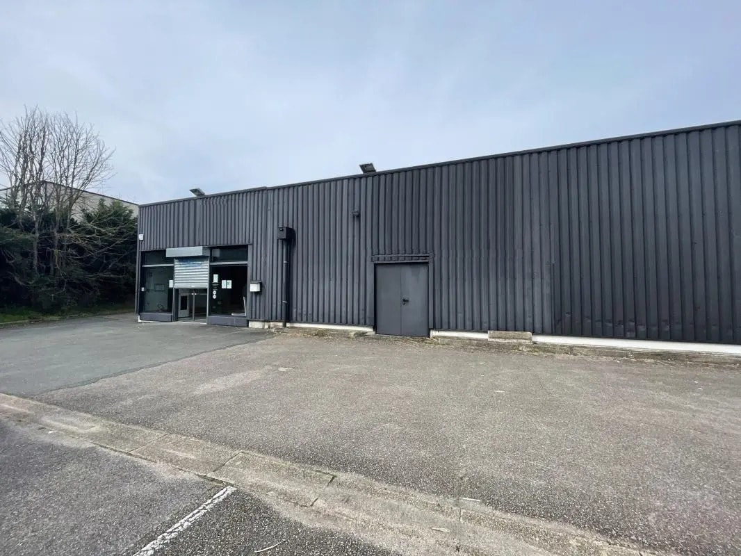 Bureau dans Normanville à louer Photo de l’immeuble– Image 1 sur 5