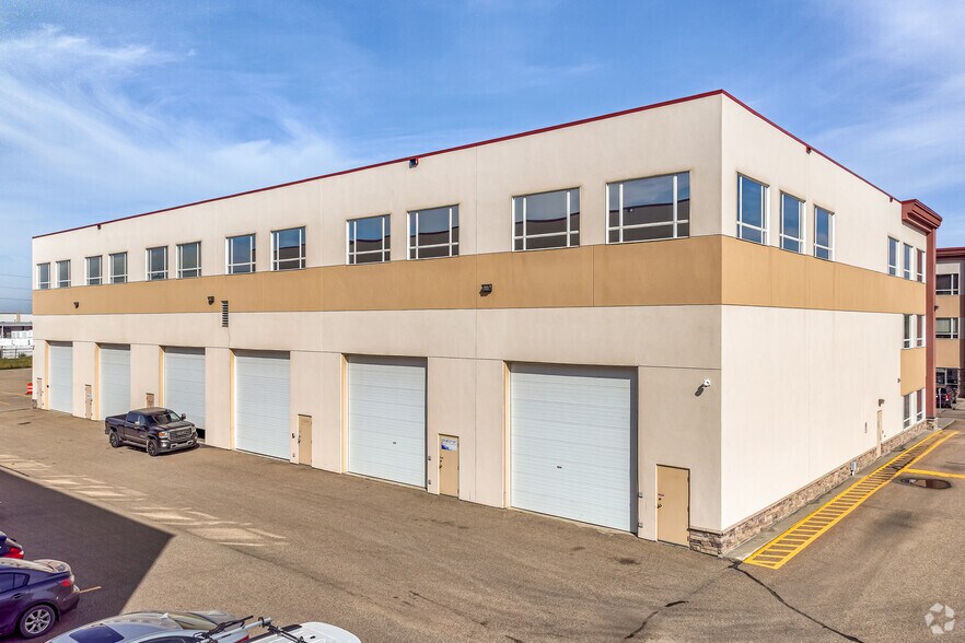 9470 51st Ave, Edmonton, AB à louer - Photo de l’immeuble – Image 2 sur 2