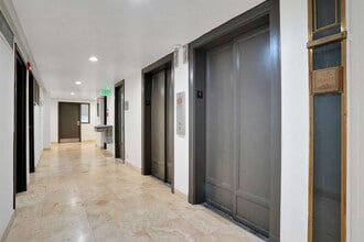 300 W Adams St, Jacksonville, FL à louer Hall d’entrée– Image 2 sur 4