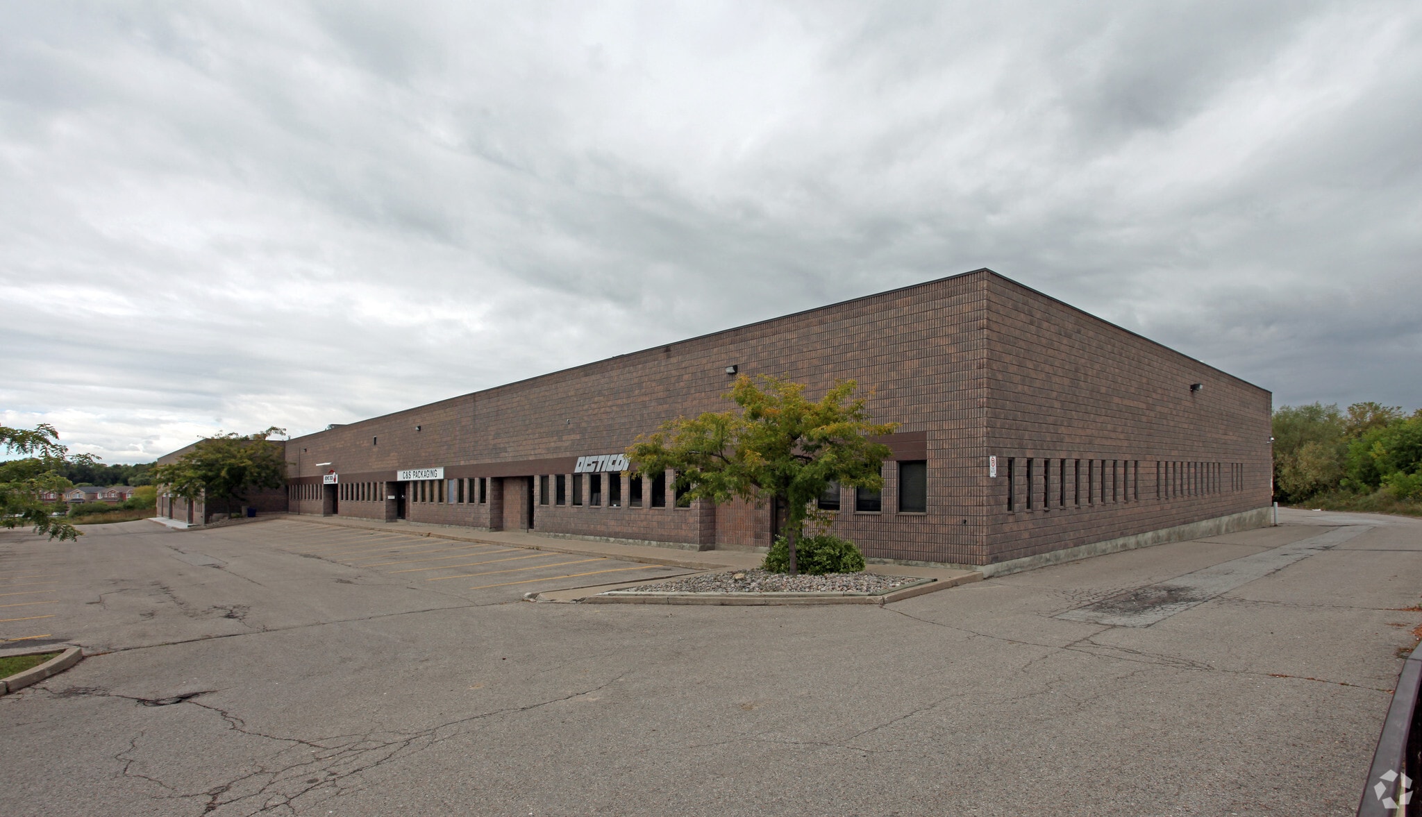 695 Westney Rd S, Ajax, ON à louer Photo principale– Image 1 sur 4