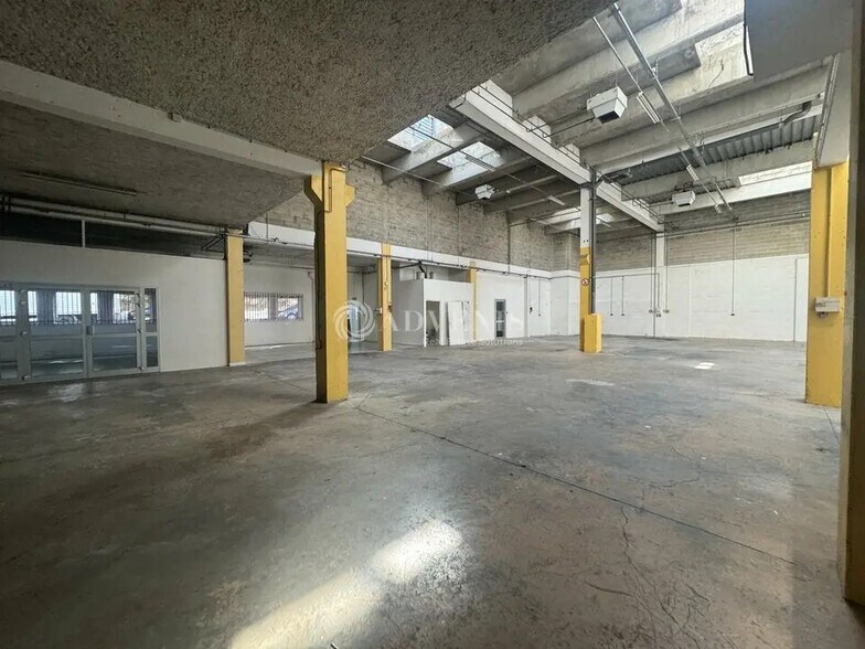 Local d’activités dans Aulnay-sous-Bois à louer - Photo de l’immeuble – Image 3 sur 9