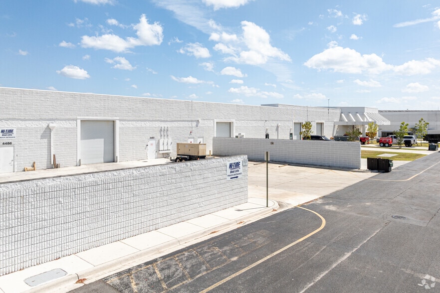 4100-4300 Okeechobee Rd, Fort Pierce, FL à louer - Photo principale – Image 1 sur 7