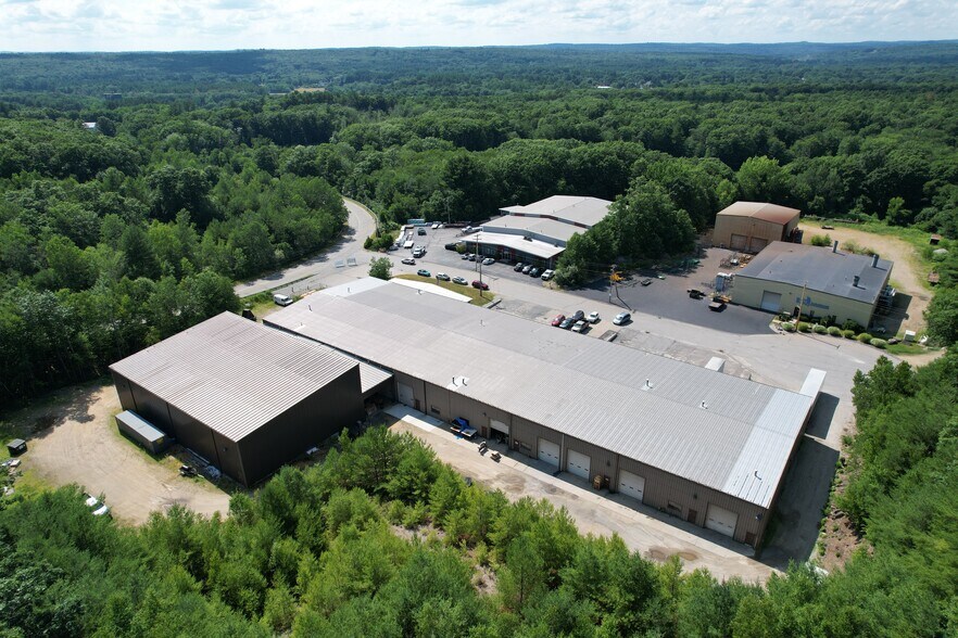 2 Hawksley Rd, Oxford, MA à louer - Photo de l’immeuble – Image 3 sur 4