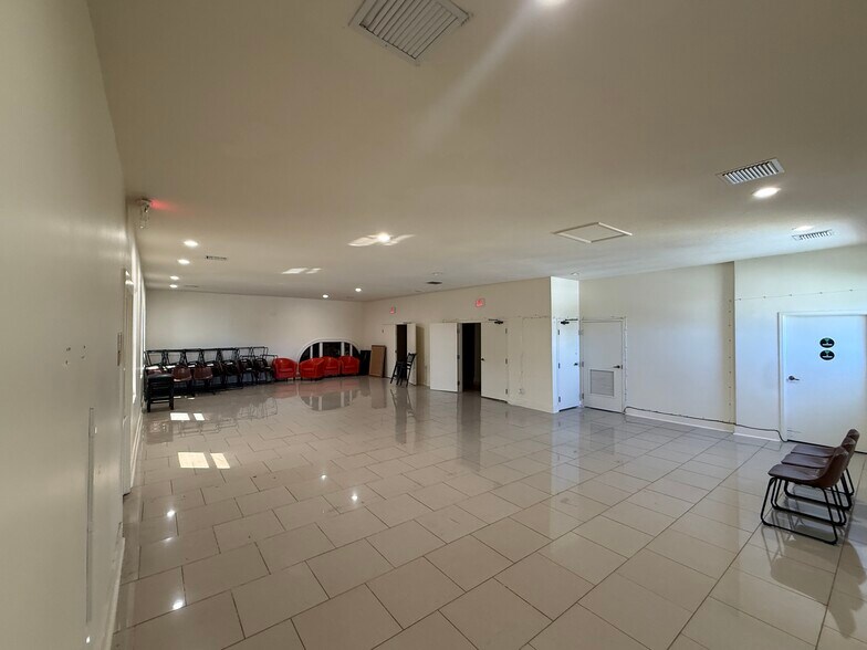 219 N 21st Ave, Hollywood, FL à louer - Photo de l’immeuble – Image 2 sur 68
