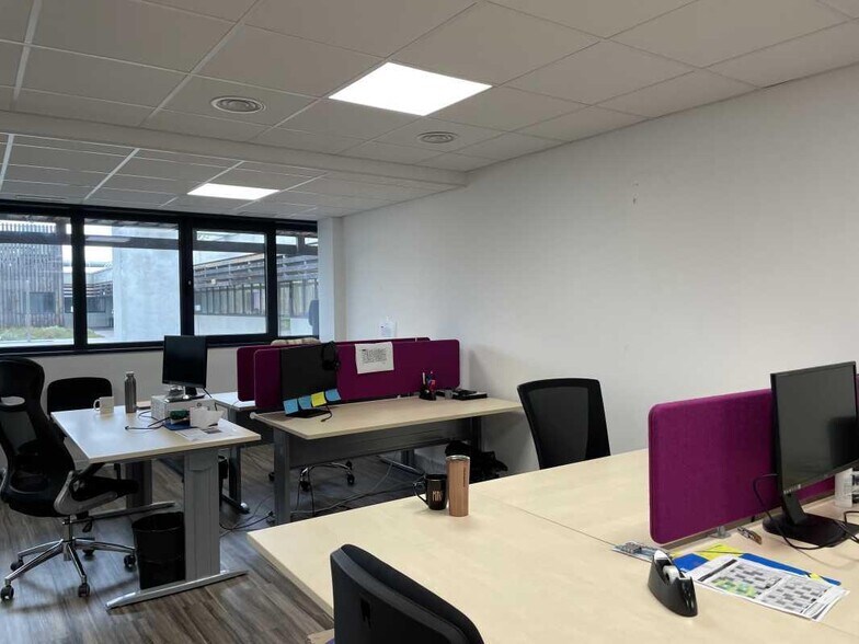 Bureau dans Mérignac à louer - Photo de l’immeuble – Image 3 sur 15
