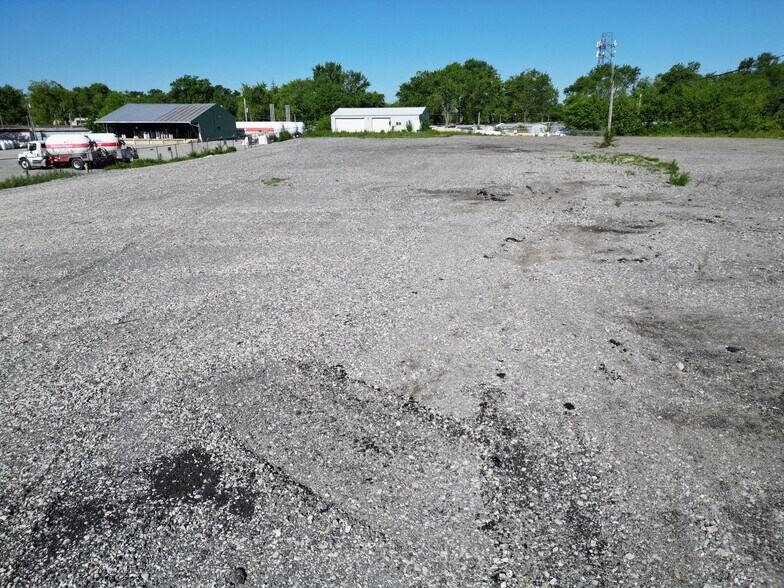 5050 N Post Rd, Indianapolis, IN à louer - Photo de l’immeuble – Image 2 sur 13