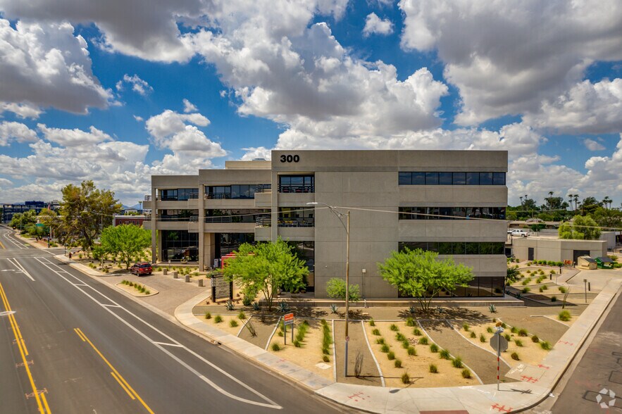 300 W clarendon Ave, Phoenix, AZ à louer - Photo de l’immeuble – Image 3 sur 5