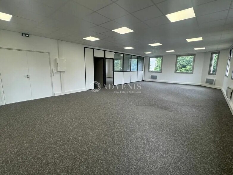 Bureau dans Tremblay-en-France à louer - Photo de l’immeuble – Image 1 sur 7