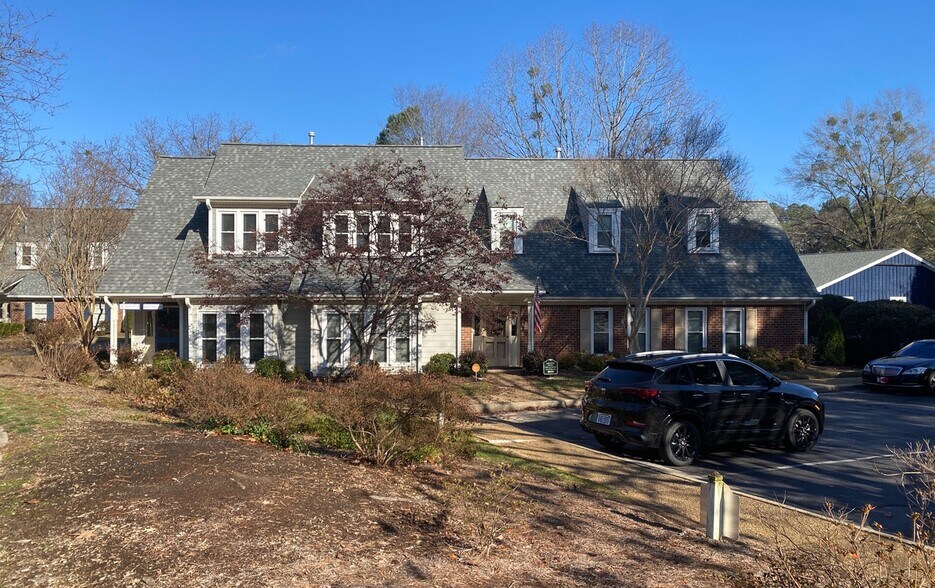 5106 Bur Oak Cir, Raleigh, NC à louer - Photo de l’immeuble – Image 2 sur 3