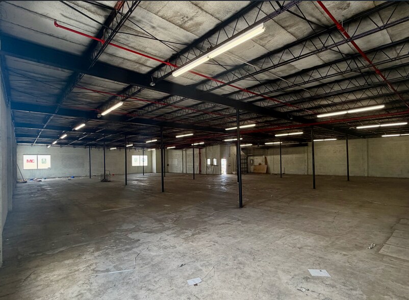 6220 NW 37th Ave, Miami, FL à louer - Photo de l’immeuble – Image 3 sur 4
