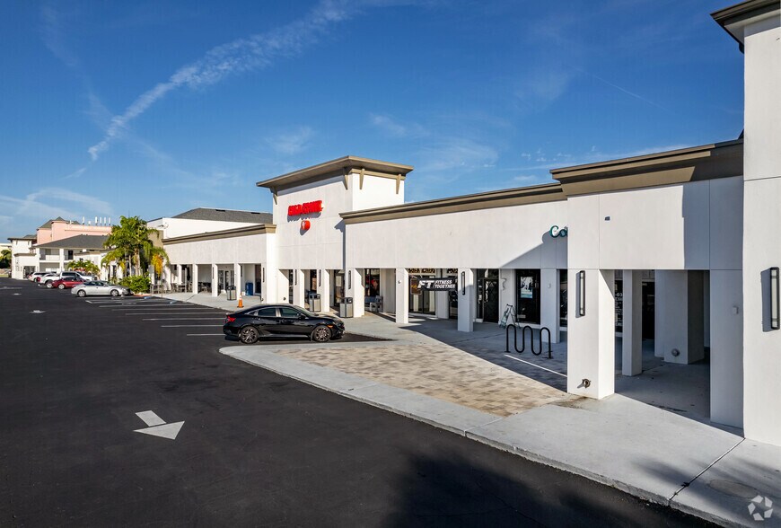2901-2989 W Bay Dr, Belleair Bluffs, FL à louer - Photo de l’immeuble – Image 2 sur 5