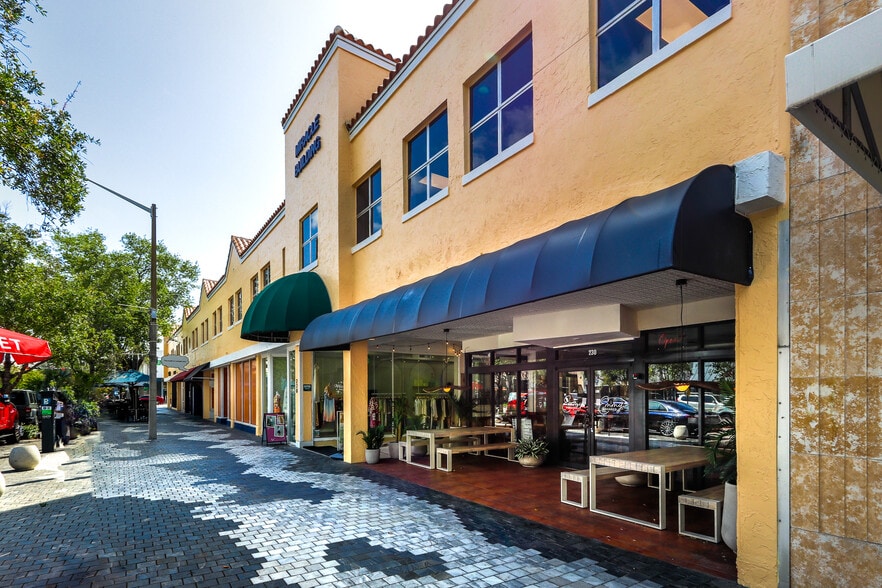 200-230 Miracle Mile, Coral Gables, FL à louer - Photo de l’immeuble – Image 3 sur 7