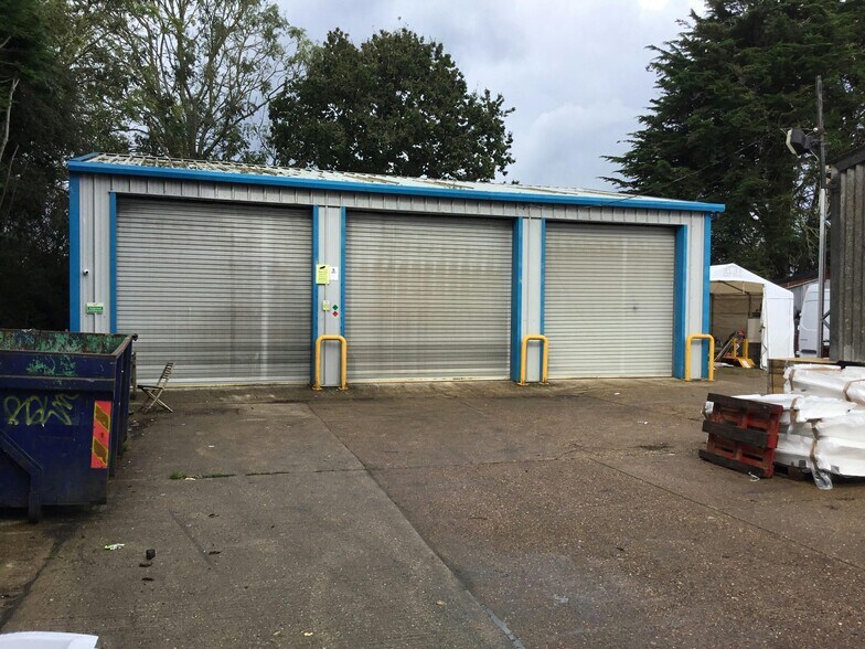 1-5 Cowbeech Hl, Hailsham à louer - Photo de l’immeuble – Image 3 sur 3