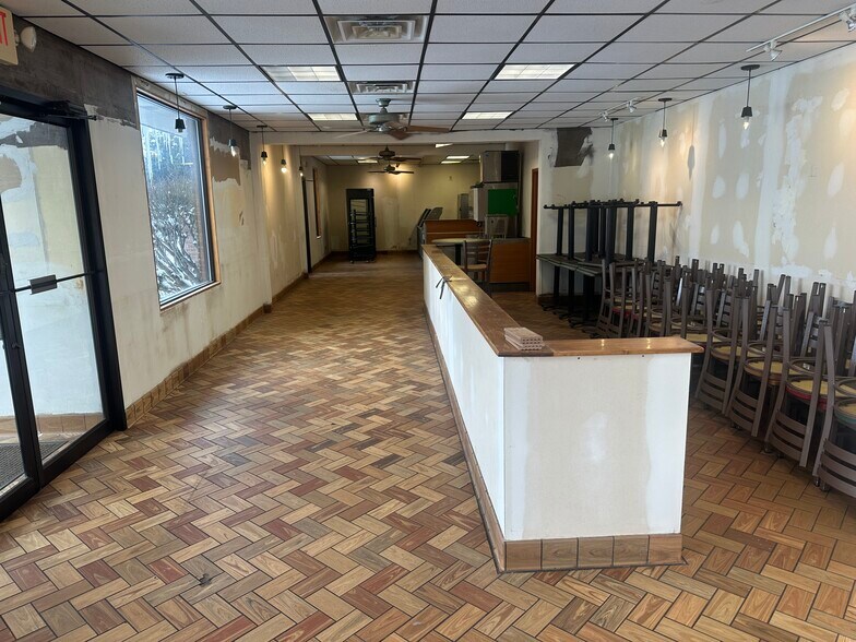 10402 Chicago Drive portefeuille de 2 biens à vendre sur LoopNet.fr - Photo de l’immeuble – Image 3 sur 12