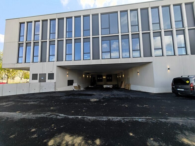 Industriel/Logistique dans Noisy-le-Grand à louer - Photo de l’immeuble – Image 2 sur 13