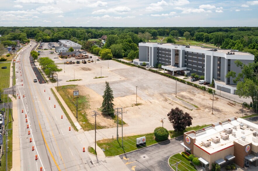 5855 Monroe St, Sylvania, OH à vendre - Photo de l’immeuble – Image 2 sur 5