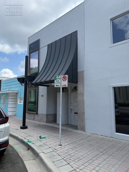 211 N Magnolia Ave, Orlando, FL à louer - Photo de l’immeuble – Image 1 sur 24