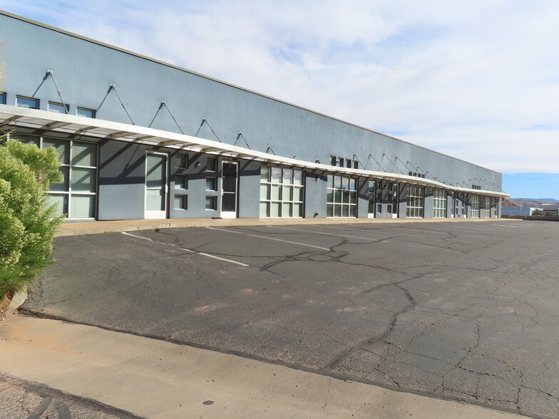 163 W 1600 S, Saint George, UT à louer - Photo de l’immeuble – Image 1 sur 19