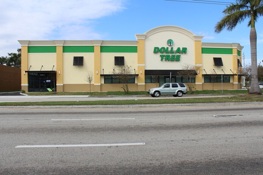 13490 NW 7th Ave, Miami, FL à louer - Photo de l’immeuble – Image 1 sur 4
