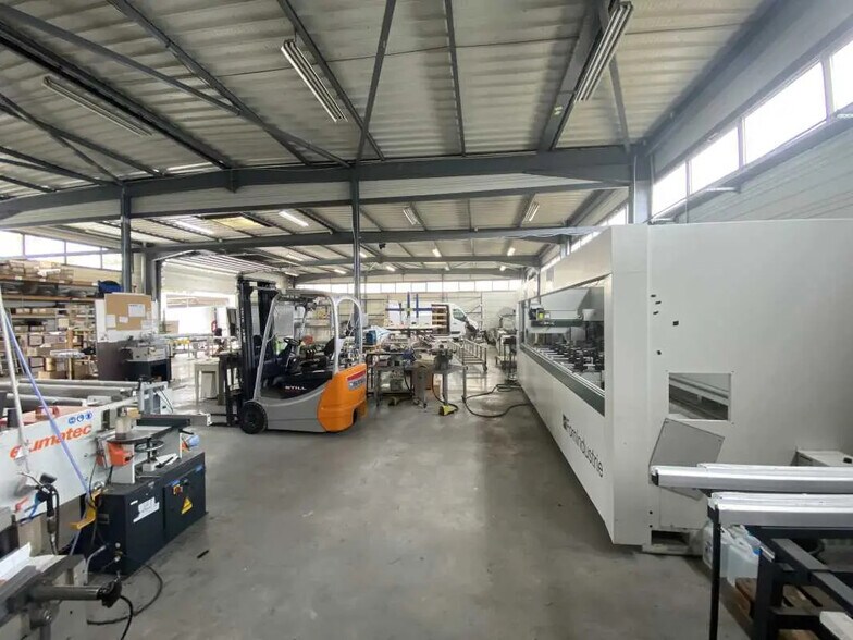 Local d'activités dans VILLENAVE-D'ORNON à vendre - Photo de l’immeuble – Image 3 sur 13