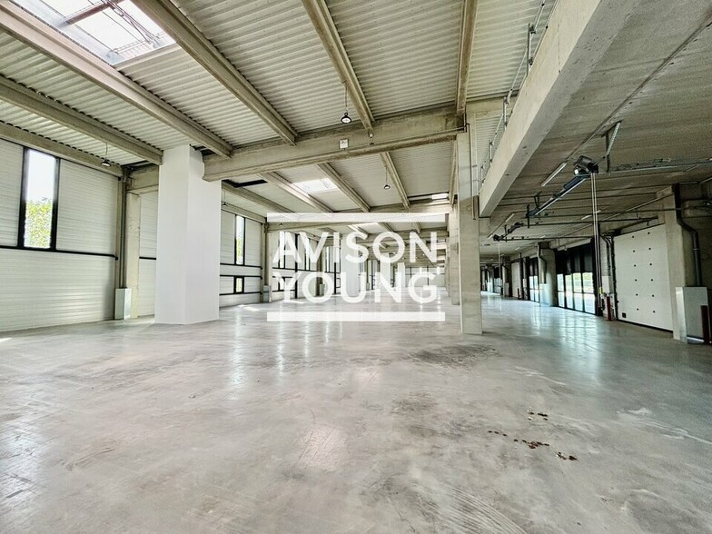 Local d’activités dans Bobigny à louer - Photo de l’immeuble – Image 3 sur 12