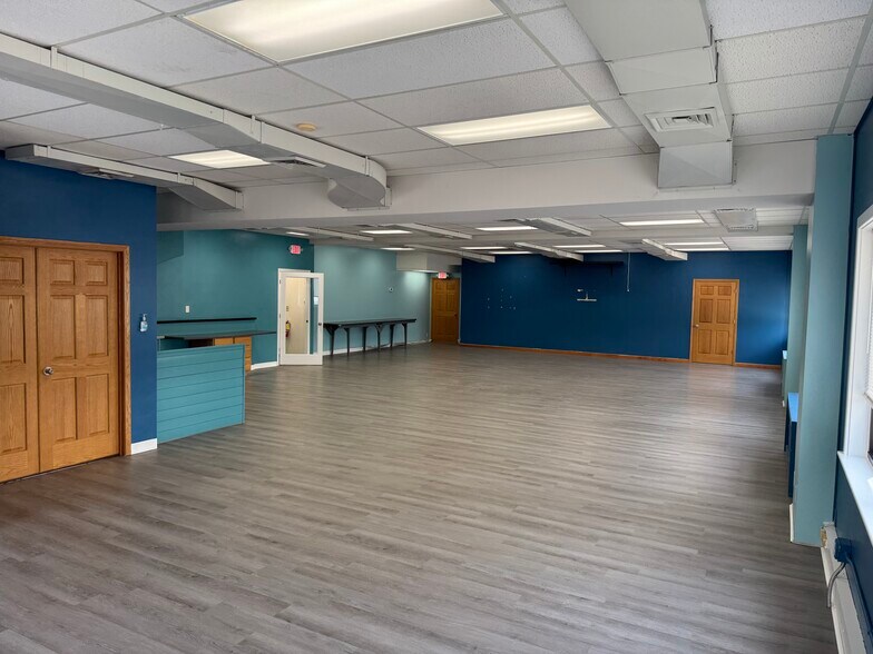 526 W Wisconsin Ave, Appleton, WI à louer - Photo de l’immeuble – Image 2 sur 22