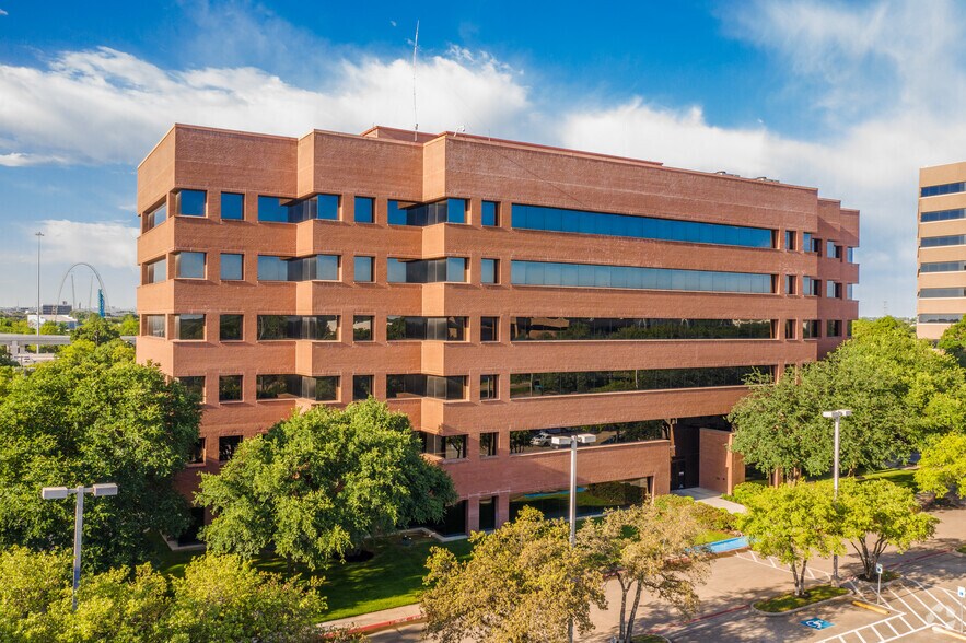 2301 E Lamar Blvd, Arlington, TX à louer - Photo de l’immeuble – Image 3 sur 22