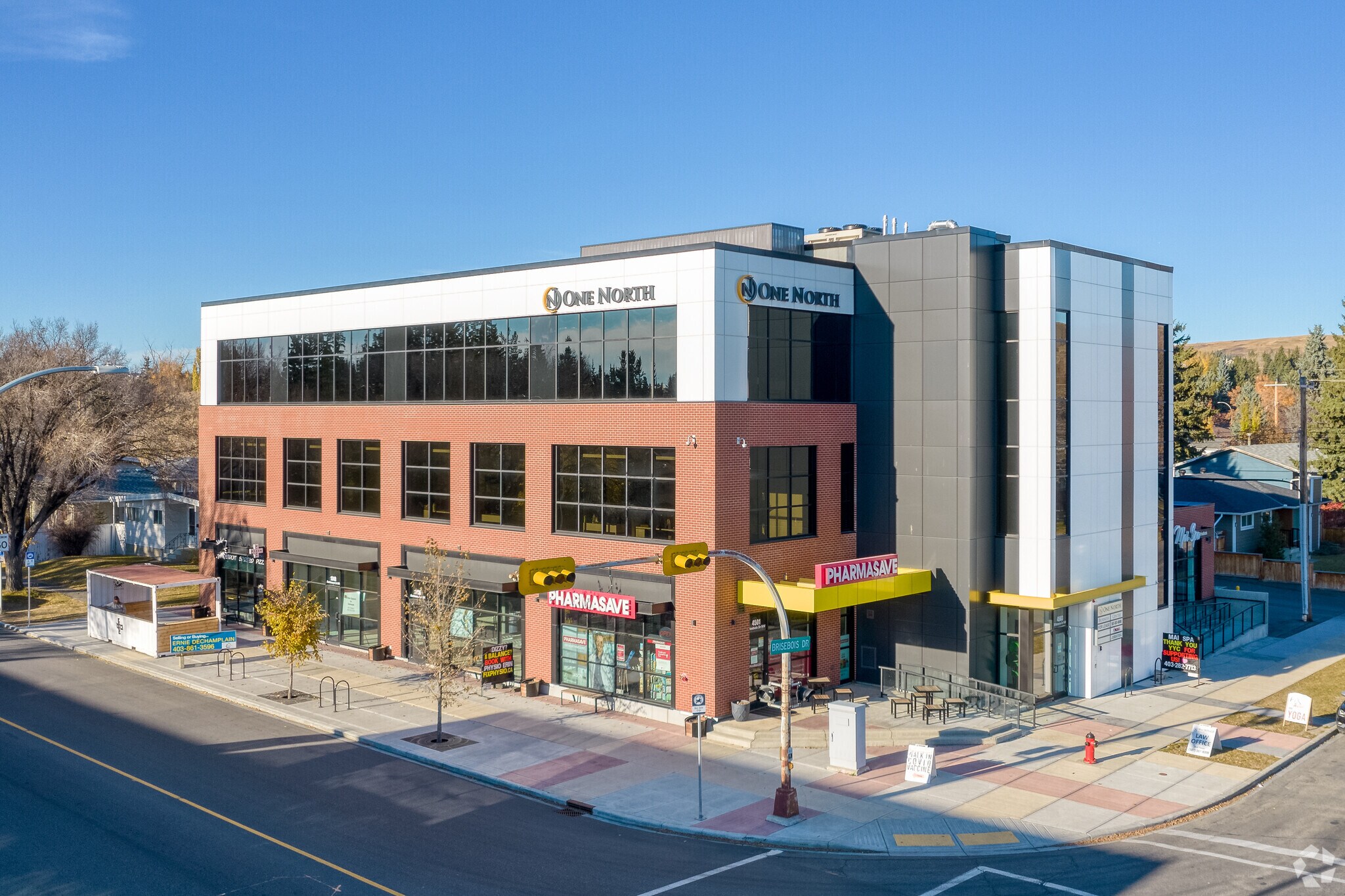 4503 Brisebois Dr NW, Calgary, AB à louer Photo principale– Image 1 sur 6