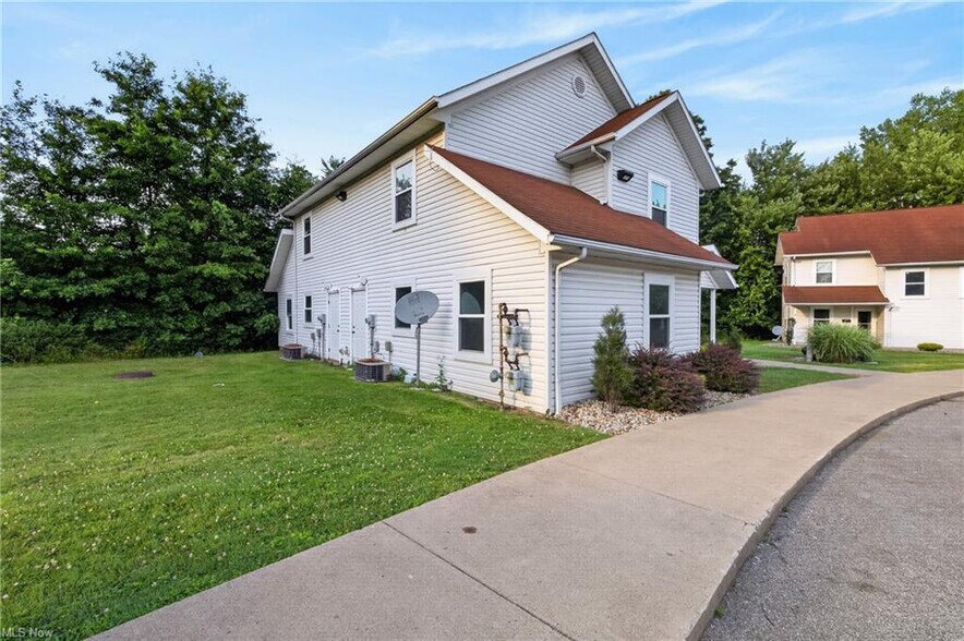 2814 Vestal Rd portefeuille de 2 biens à vendre sur LoopNet.fr - Photo de l’immeuble – Image 3 sur 8