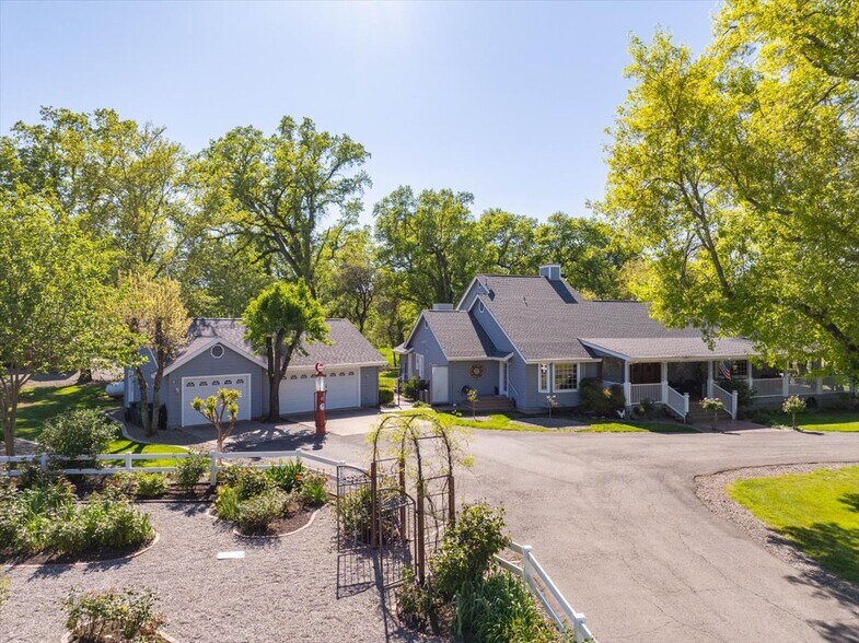 23897 Old 44 Dr, Millville, CA à vendre - Photo principale – Image 1 sur 116