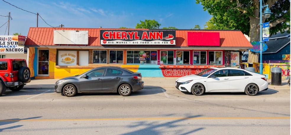 71 Main St, Grand Bend, ON à vendre - Photo principale – Image 1 sur 1