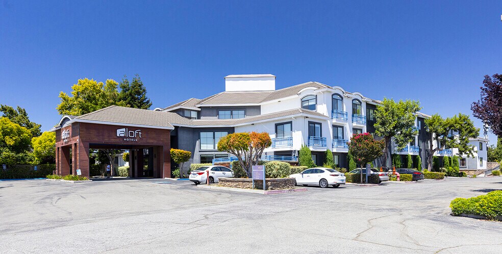 Moorpark Crossings portefeuille de 4 biens à vendre sur LoopNet.fr - Photo de l’immeuble – Image 1 sur 7