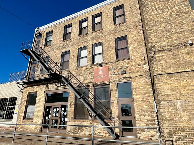 1605 Hennepin Ave, Minneapolis, MN à louer - Photo de l’immeuble – Image 3 sur 17