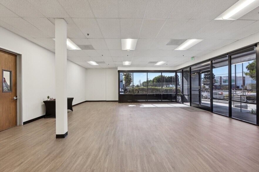 12000 Woodruff Ave, Downey, CA à louer - Photo de l’immeuble – Image 3 sur 9