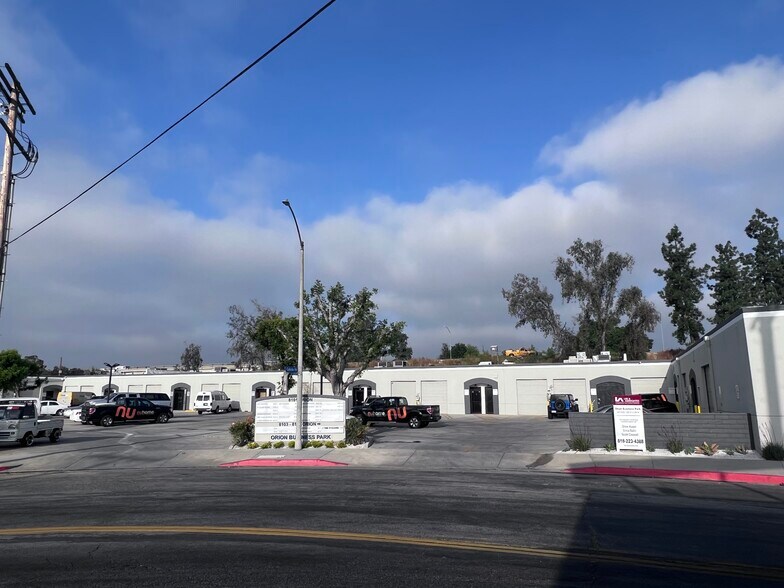 8101-8117 Orion Ave, Van Nuys, CA à louer - Photo de l’immeuble – Image 3 sur 10