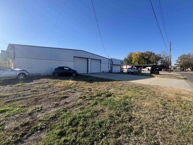 321 E 3rd St, Hope, AR à vendre - Photo de l’immeuble – Image 2 sur 2