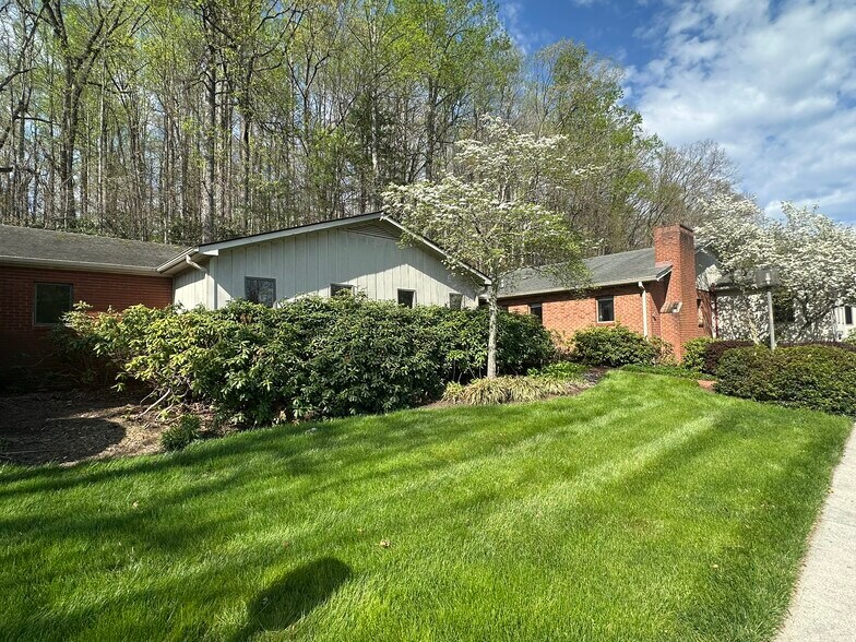2206 S Main St, Blacksburg, VA à vendre - Photo de l’immeuble – Image 3 sur 5
