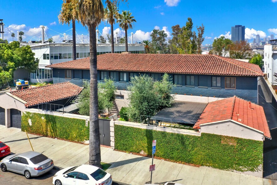 435 S Boyle Ave, Los Angeles, CA à vendre - Photo de l’immeuble – Image 2 sur 79