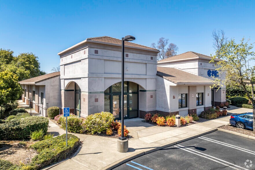 4740 Rocklin Rd, Rocklin, CA à vendre - Photo de l’immeuble – Image 1 sur 7