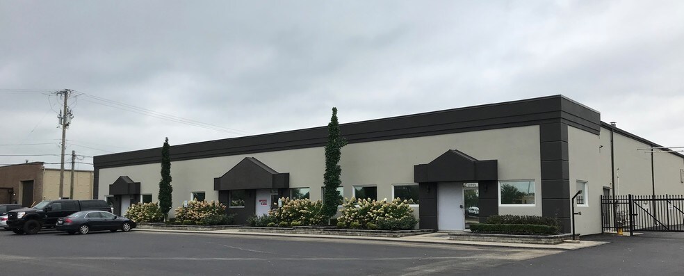 11731-11761 Levan Rd, Livonia, MI à louer - Photo de l’immeuble – Image 1 sur 1