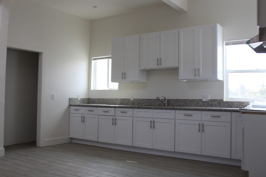 8317 Whittier Blvd, Pico Rivera, CA à vendre - Photo intérieure – Image 3 sur 44