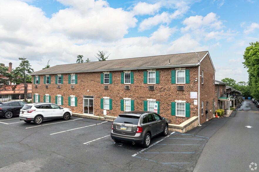 409 Easton Rd, Willow Grove, PA à louer - Photo de l’immeuble – Image 2 sur 7