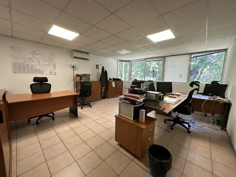 Bureau dans Les Pennes-Mirabeau à louer - Photo de l’immeuble – Image 3 sur 11