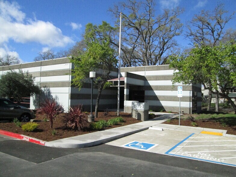 5355 Skylane Blvd, Santa Rosa, CA à louer - Photo de l’immeuble – Image 2 sur 9